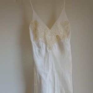 Linea Donatella Ivory Nightgown Sz Medium Satin-like Midnight Short Chemise
